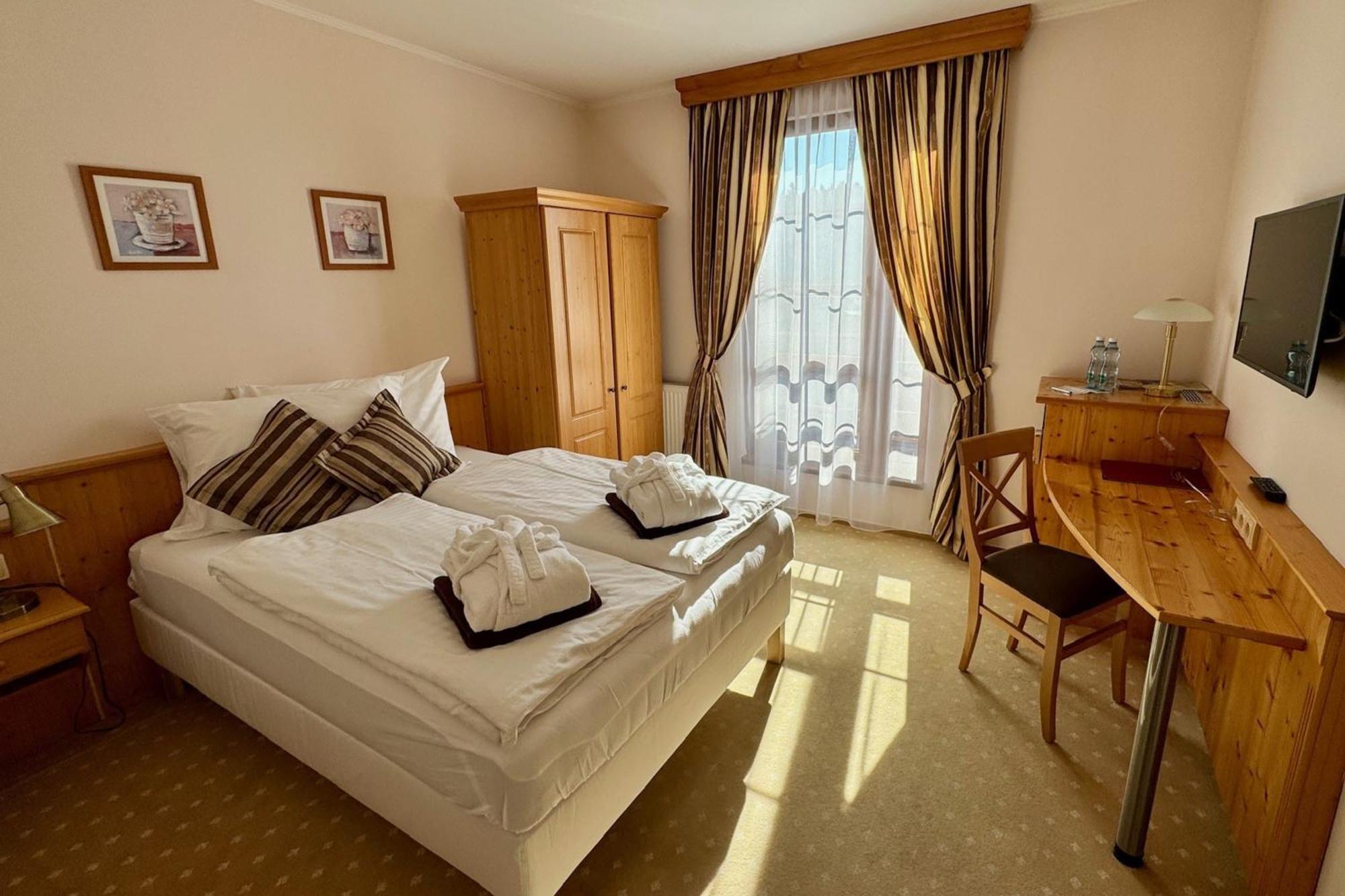 Wellness Hotel Zlata Lipa Decin Room photo