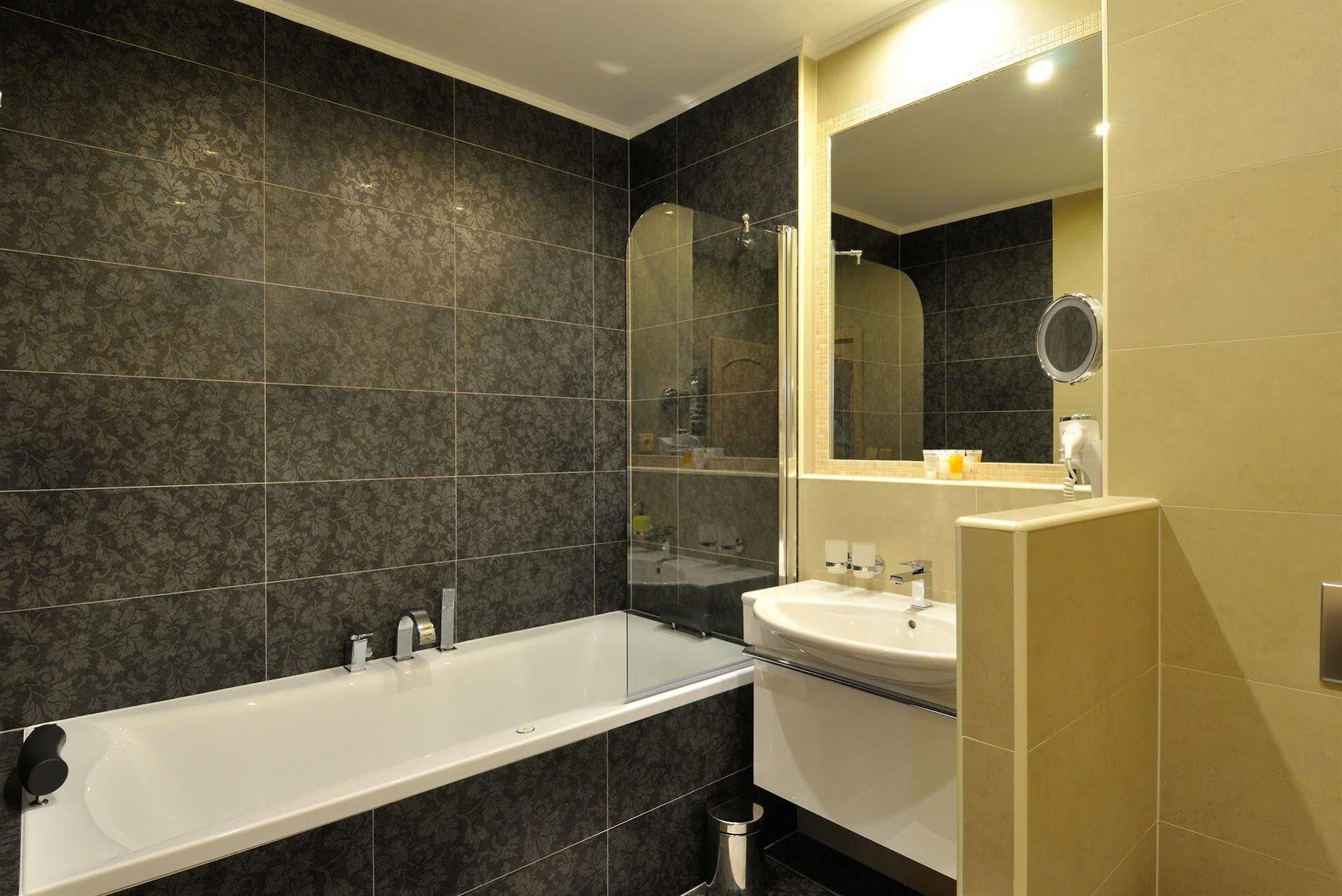 Wellness Hotel Zlata Lipa Decin Exterior photo