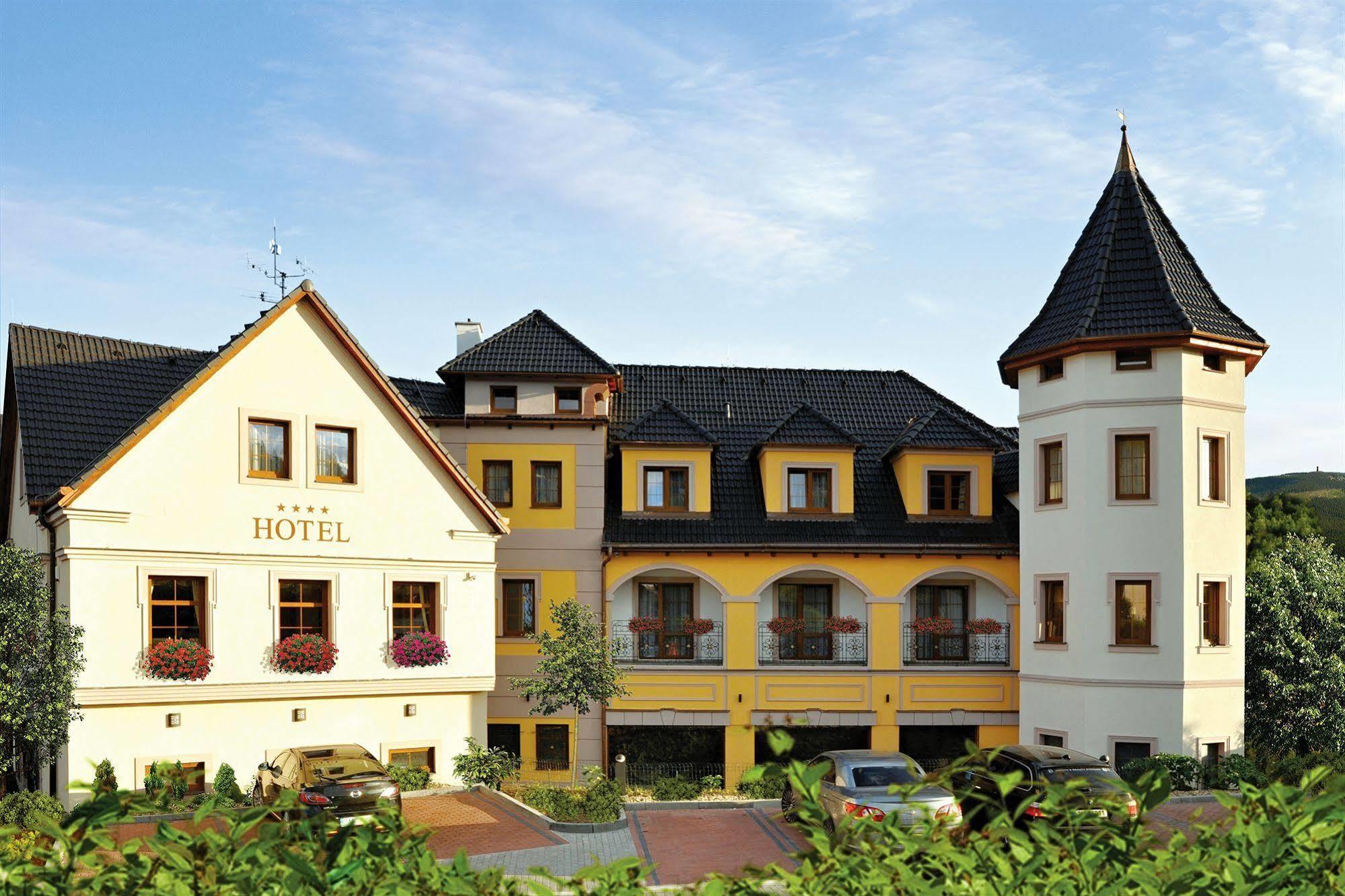 Wellness Hotel Zlata Lipa Decin Exterior photo