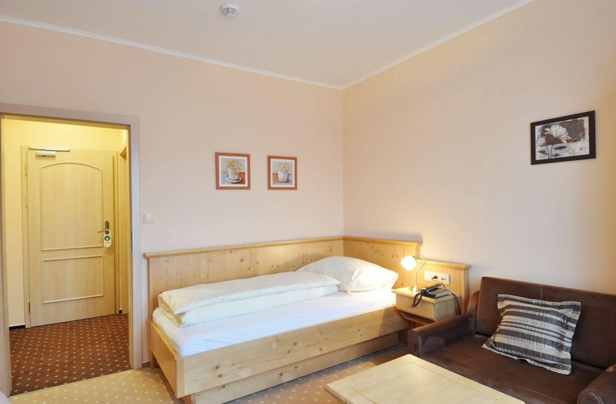 Wellness Hotel Zlata Lipa Decin Exterior photo